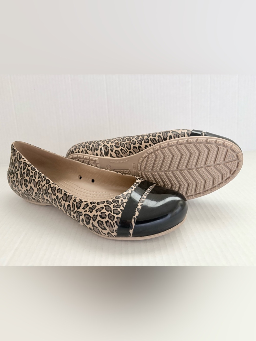 CROCS Leopard Print Ballet Flat with Black Patent Cap Toe Size 8M